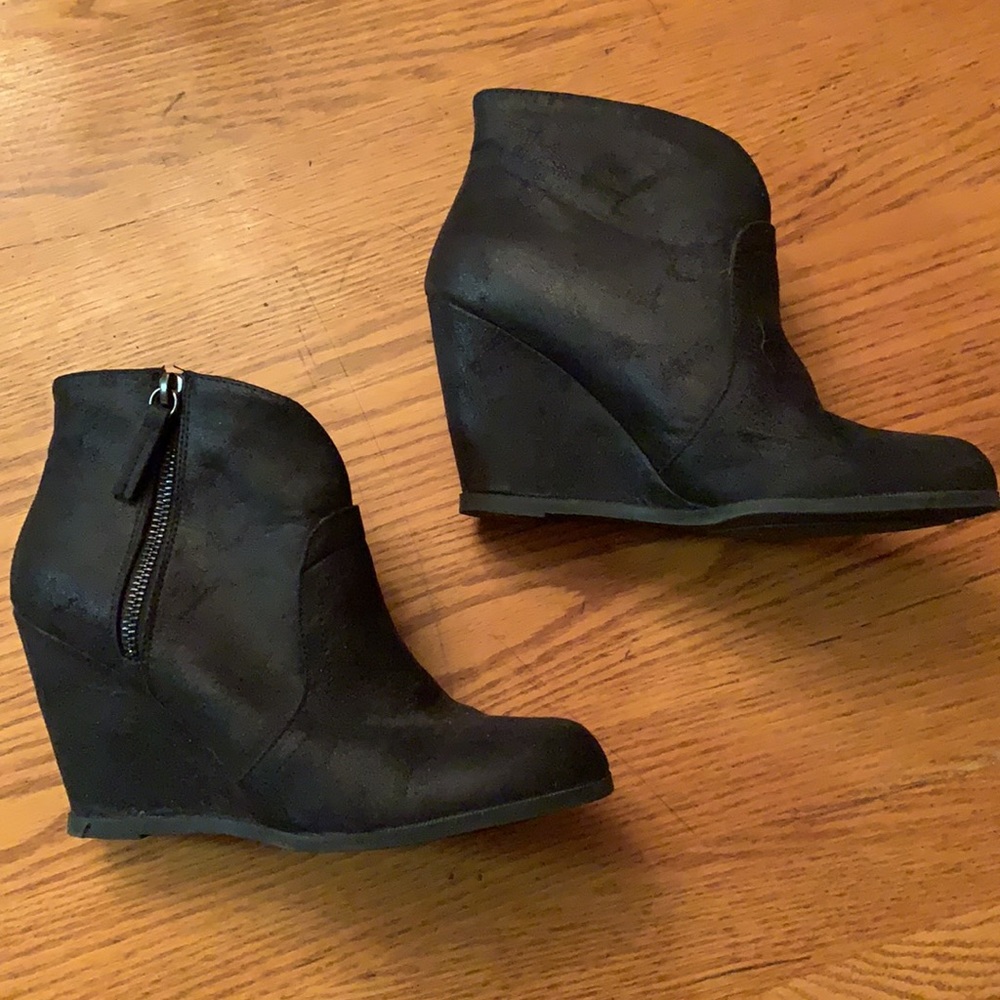 Boots New Black Sz 8 1/2 3 3/4” heel inside zipper